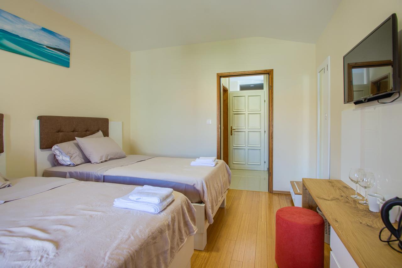 Hotel Livadic & Restaurant Ližnjan Eksteriør billede