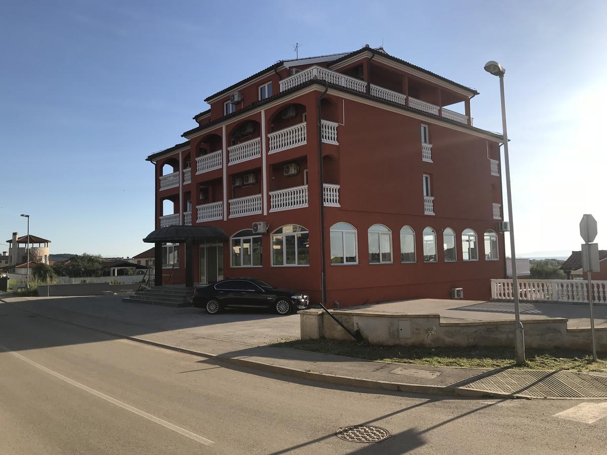 Hotel Livadic & Restaurant Ližnjan Eksteriør billede