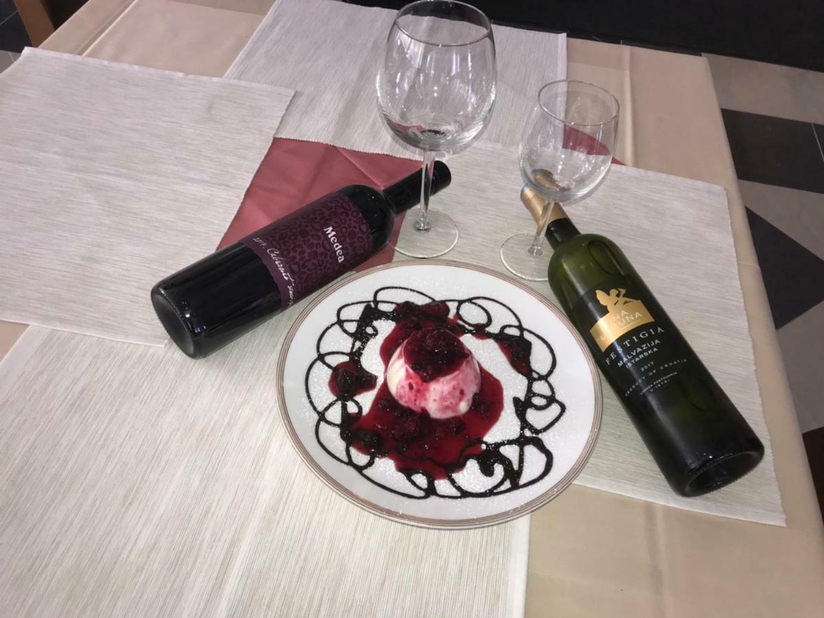 Hotel Livadic & Restaurant Ližnjan Eksteriør billede